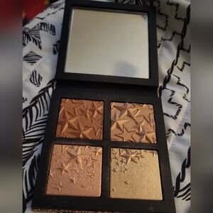 Mac :Star-Dipped Face Compact- Medium Deep
